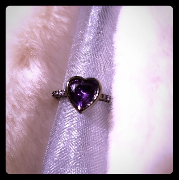 SALE ! Fashion Heart Ring  NWOT - Picture 1 of 4